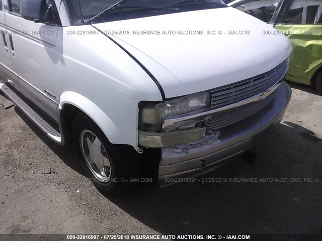 1GNDM19X82B125757 - 2002 CHEVROLET ASTRO WHITE photo 6