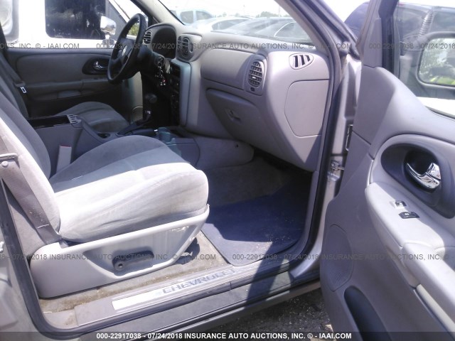 1GNDT13S862172874 - 2006 CHEVROLET TRAILBLAZER LS/LT Gümüş foto 5