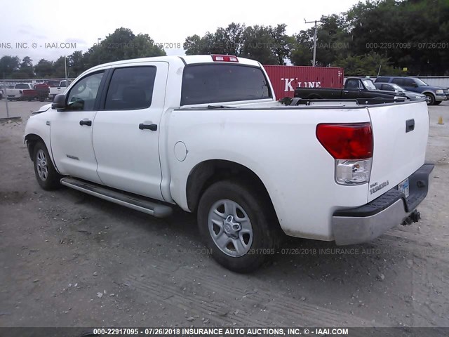 5TFEM5F1XAX007084 - 2010 TOYOTA TUNDRA CREWMAX SR5 WHITE photo 3