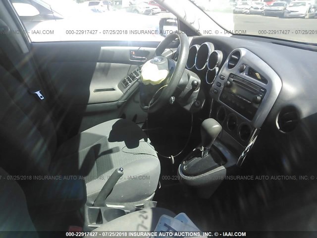 2T1KR32E45C551358 - 2005 TOYOTA COROLLA MATRIX XR SILVER photo 5