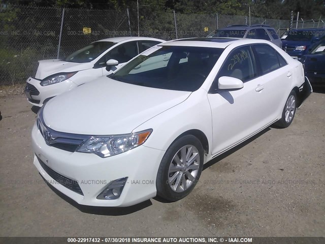 4T4BF1FK6DR321868 - 2013 TOYOTA CAMRY L/SE/LE/XLE 白色 照片 2