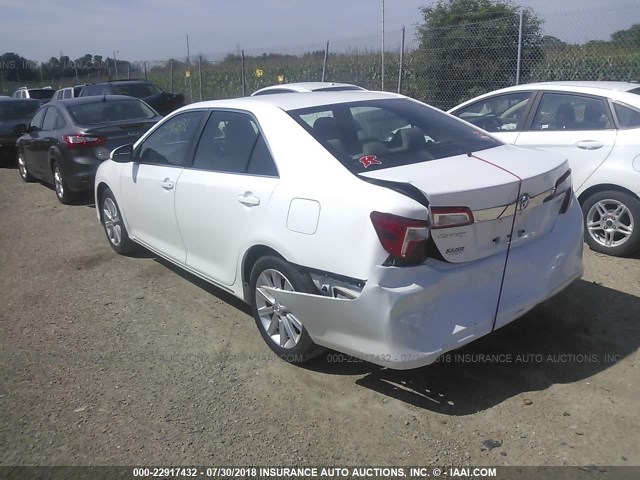 4T4BF1FK6DR321868 - 2013 TOYOTA CAMRY L/SE/LE/XLE 白色 照片 3
