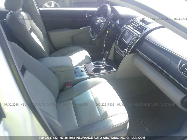 4T4BF1FK6DR321868 - 2013 TOYOTA CAMRY L/SE/LE/XLE 白色 照片 5