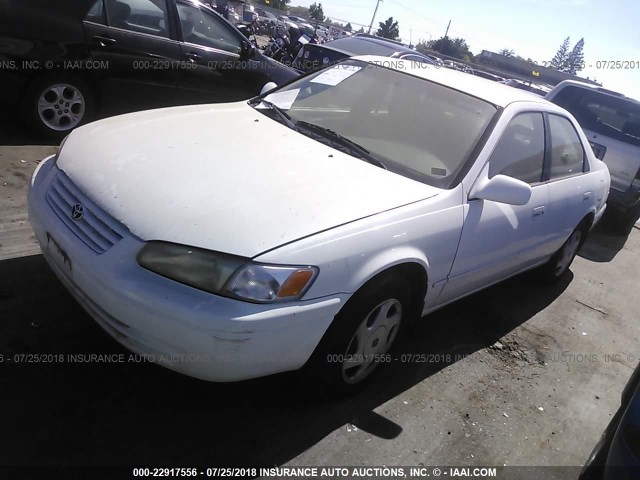 JT2BF22K7V0022711 - 1997 TOYOTA CAMRY LE/XLE WHITE photo 2