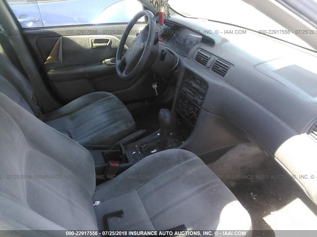 JT2BF22K7V0022711 - 1997 TOYOTA CAMRY LE/XLE WHITE photo 5