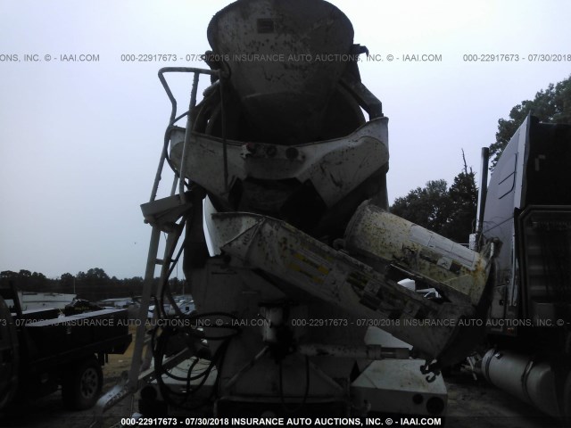 1M2AG11C54M013657 - 2004 MACK CV713 CV700 WHITE photo 8