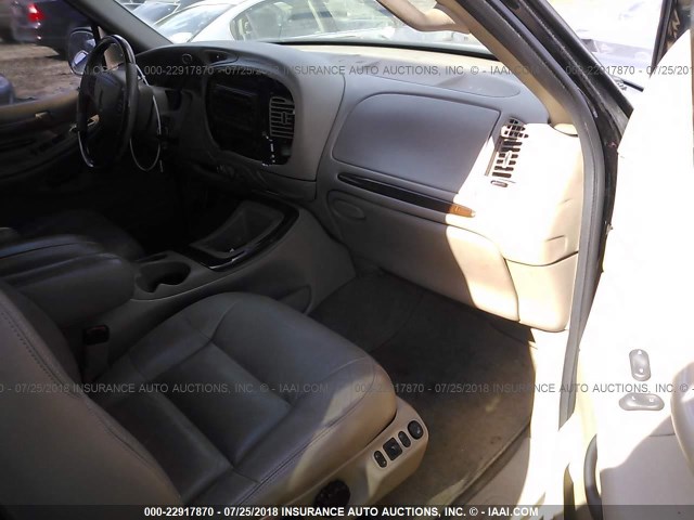 5LMPU28L8WLJ40083 - 1998 LINCOLN NAVIGATOR BLACK photo 5