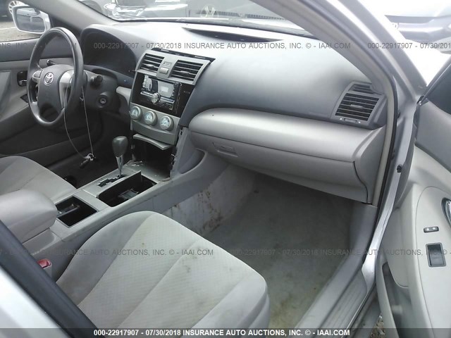 4T1BE46K18U196704 - 2008 TOYOTA CAMRY CE/LE/XLE/SE SILVER photo 5