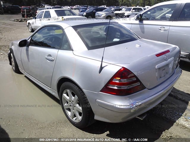 WDBKK49F81F201112 - 2001 MERCEDES-BENZ SLK 230 KOMPRESSOR SILVER photo 3