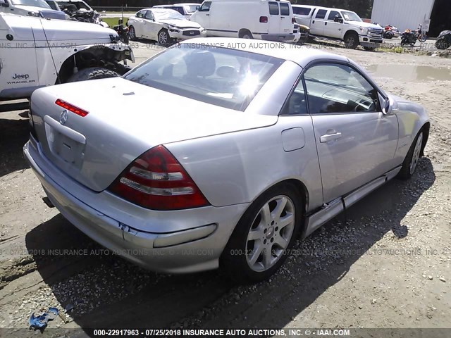 WDBKK49F81F201112 - 2001 MERCEDES-BENZ SLK 230 KOMPRESSOR SILVER photo 4