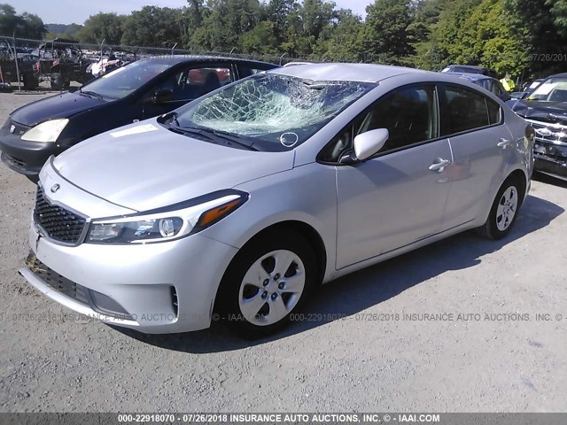 3KPFL4A76HE010880 - 2017 KIA FORTE LX/S SILVER photo 2