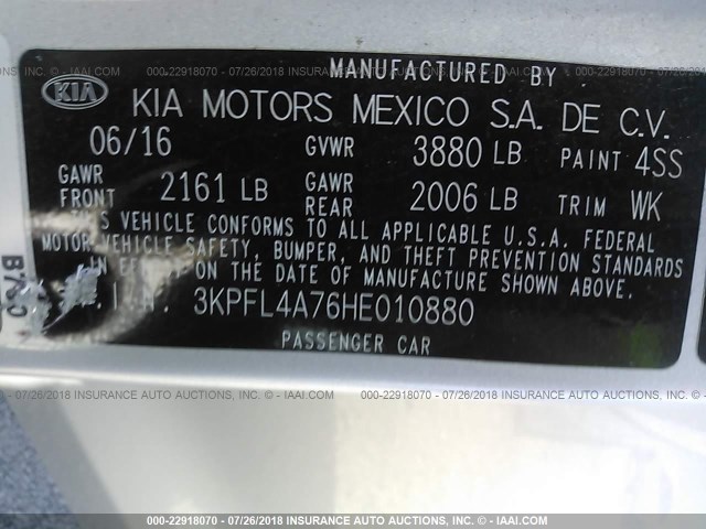 3KPFL4A76HE010880 - 2017 KIA FORTE LX/S SILVER photo 9