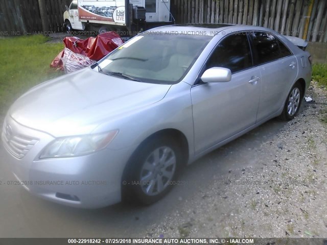 4T1BK46K57U050975 - 2007 TOYOTA CAMRY NEW GENERAT LE/XLE/SE SILVER photo 2