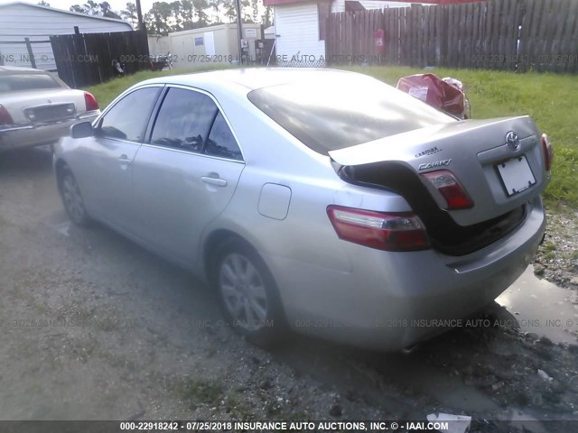 4T1BK46K57U050975 - 2007 TOYOTA CAMRY NEW GENERAT LE/XLE/SE SILVER photo 3