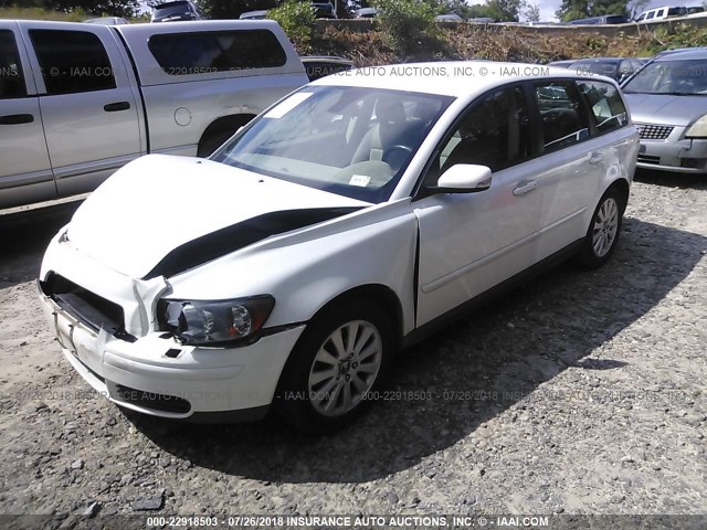 YV1MW382252046488 - 2005 VOLVO V50 2.4I WHITE photo 2