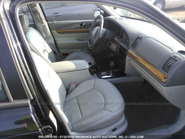 1LNHM97V11Y730141 - 2001 LINCOLN CONTINENTAL  Schwarz Foto 5