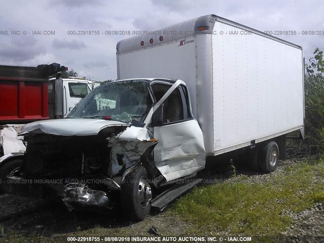 1GBJG31U051137769 - 2005 CHEVROLET EXPRESS G3500  Unknown photo 2