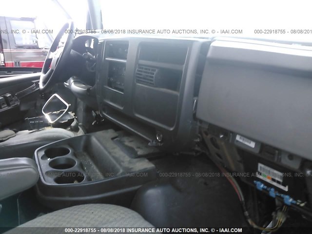 1GBJG31U051137769 - 2005 CHEVROLET EXPRESS G3500  Unknown photo 5