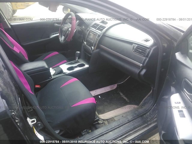 4T1BF1FK2EU331891 - 2014 TOYOTA CAMRY L/SE/LE/XLE BLACK photo 5
