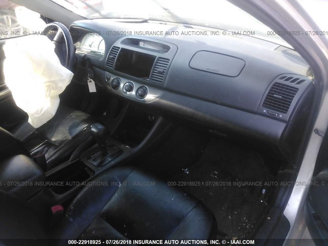 4T1BE32K54U929251 - 2004 TOYOTA CAMRY LE/XLE/SE 银色 照片 5