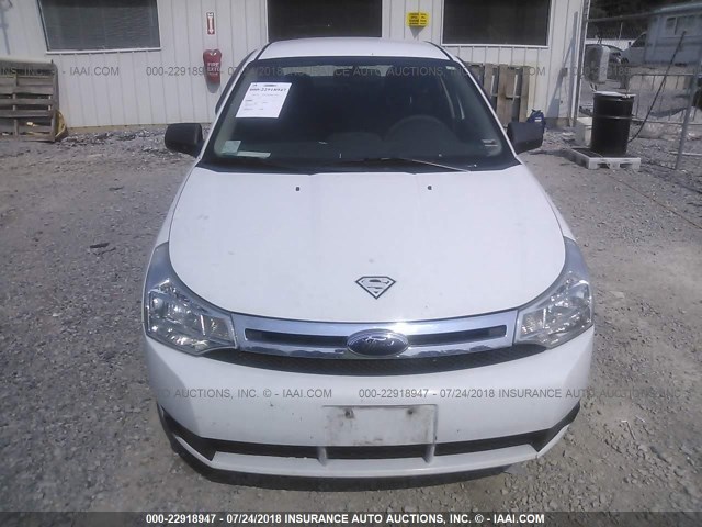 1FAHP35N88W268894 - 2008 FORD FOCUS SE/SEL/SES WHITE photo 6