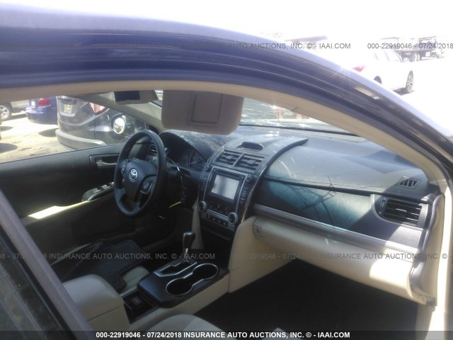 4T4BF1FKXER400350 - 2014 TOYOTA CAMRY L/SE/LE/XLE 黑色 照片 5