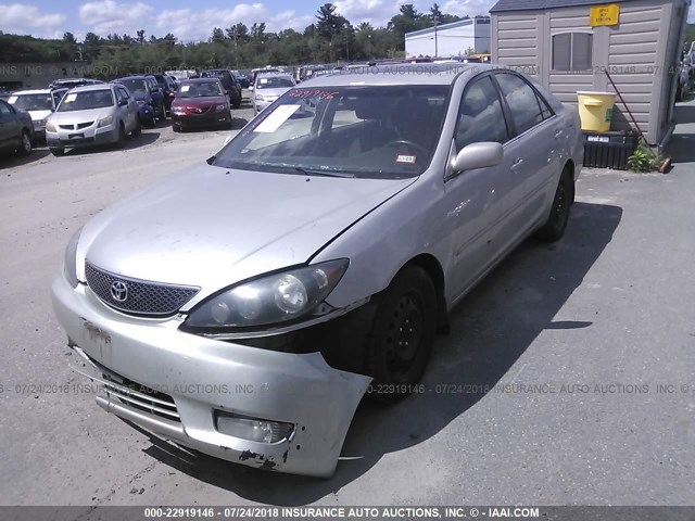 4T1BE32K25U555859 - 2005 TOYOTA CAMRY LE/XLE/SE 灰色 照片 2