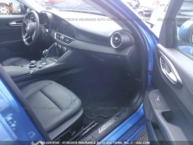 ZARFAEDN5H7558610 - 2017 ALFA ROMEO GIULIA Q4 蓝色 照片 5
