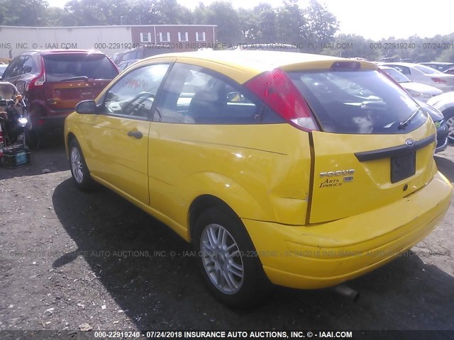 1FAFP31N26W176237 - 2006 FORD FOCUS ZX3 YELLOW photo 3
