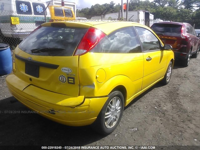 1FAFP31N26W176237 - 2006 FORD FOCUS ZX3 YELLOW photo 4