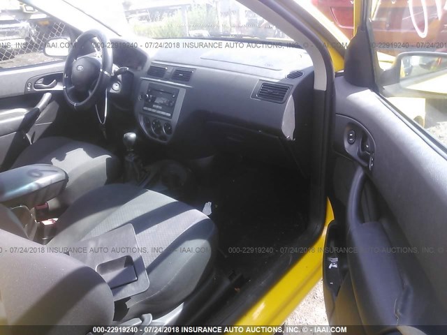 1FAFP31N26W176237 - 2006 FORD FOCUS ZX3 YELLOW photo 5