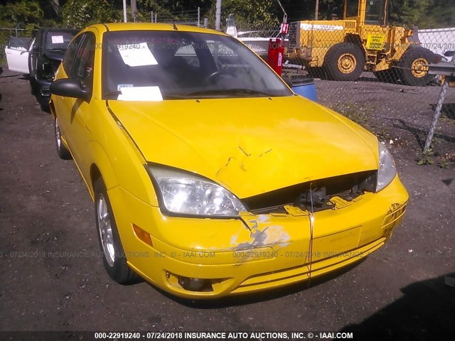 1FAFP31N26W176237 - 2006 FORD FOCUS ZX3 YELLOW photo 6