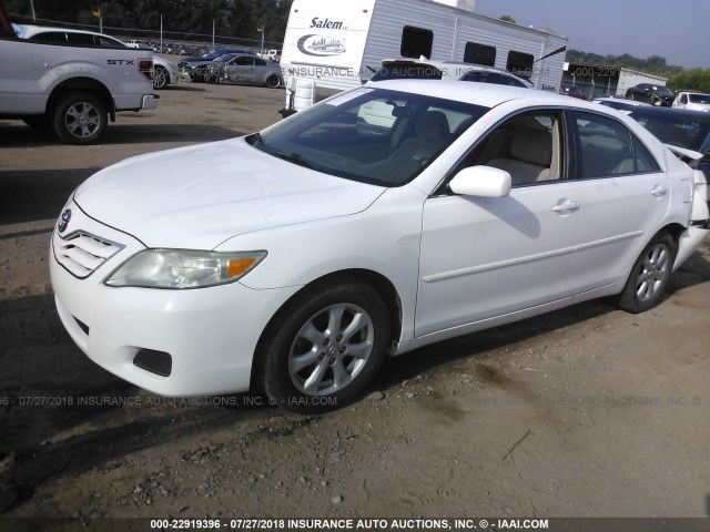 4T4BF3EKXBR137494 - 2011 TOYOTA CAMRY SE/LE/XLE WHITE photo 2