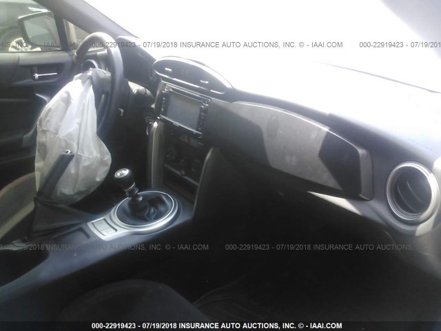 JF1ZNAA19D1734096 - 2013 TOYOTA SCION FR-S WHITE photo 5