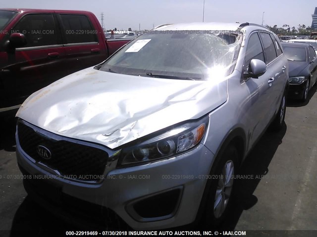 5XYPGDA5XJG350825 - 2018 KIA SORENTO LX/L SILVER photo 2