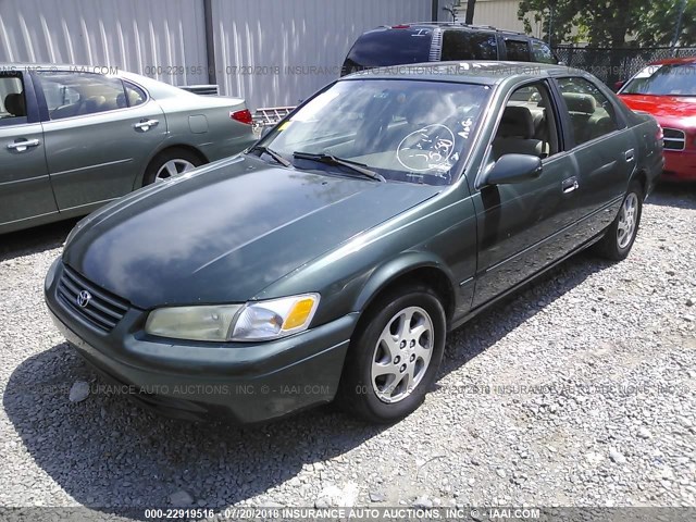 4T1BF22KXXU082500 - 1999 TOYOTA CAMRY LE/XLE GREEN photo 2