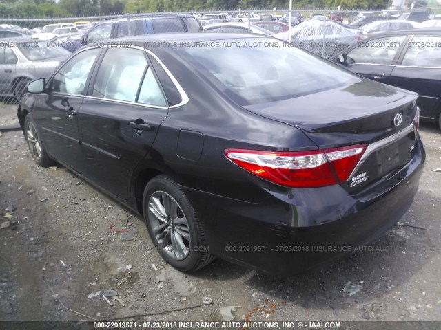 4T1BF1FK9GU127480 - 2016 TOYOTA CAMRY LE/XLE/SE/XSE BLACK photo 3