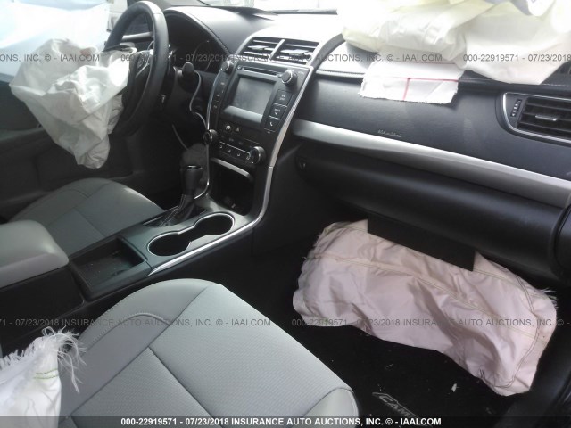 4T1BF1FK9GU127480 - 2016 TOYOTA CAMRY LE/XLE/SE/XSE BLACK photo 5