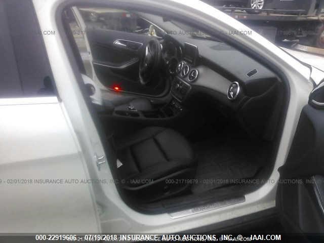 WDCTG4GB8FJ118236 - 2015 MERCEDES-BENZ GLA 250 4MATIC WHITE photo 5