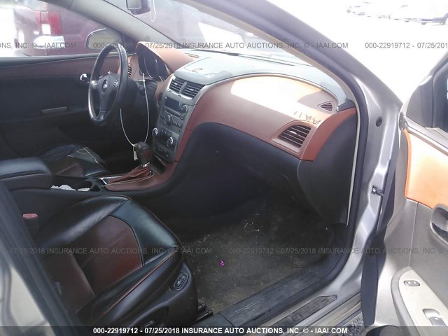 1G1ZK57788F249519 - 2008 CHEVROLET MALIBU LTZ 灰色 照片 5