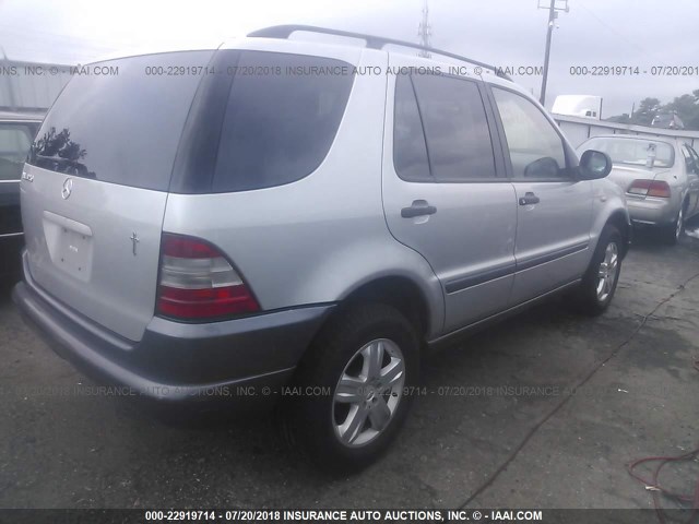 4JGAB54E7WA011013 - 1998 MERCEDES-BENZ ML 320 SILVER photo 4