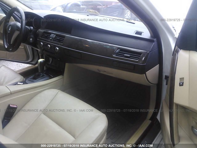 WBANB33535CN64768 - 2005 BMW 545 I WHITE photo 5