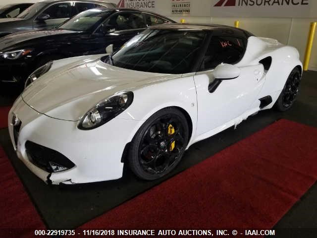 ZARBAAA40JM262033 - 2018 ALFA ROMEO 4C WHITE photo 2