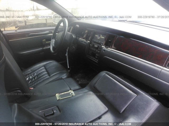1L1FM88W96Y625669 - 2006 LINCOLN TOWN CAR EXECUTIVE WHITE photo 5