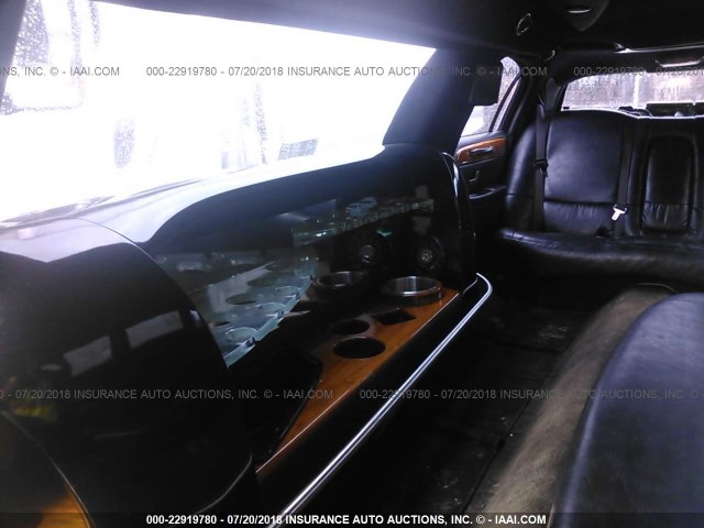 1L1FM88W96Y625669 - 2006 LINCOLN TOWN CAR EXECUTIVE WHITE photo 6