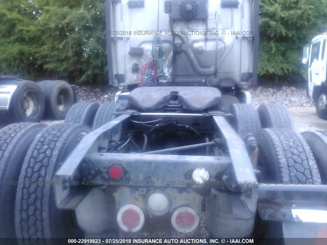 1FUJGLDR1CSBE3176 - 2012 FREIGHTLINER CASCADIA 125  WHITE photo 8