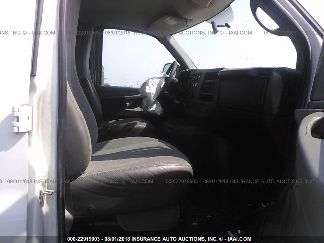 1GCSGAFX2C1102994 - 2012 CHEVROLET EXPRESS G1500  WHITE photo 5