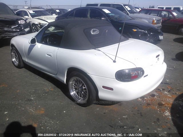 JM1NB353720232425 - 2002 MAZDA MX-5 MIATA LS WHITE photo 3