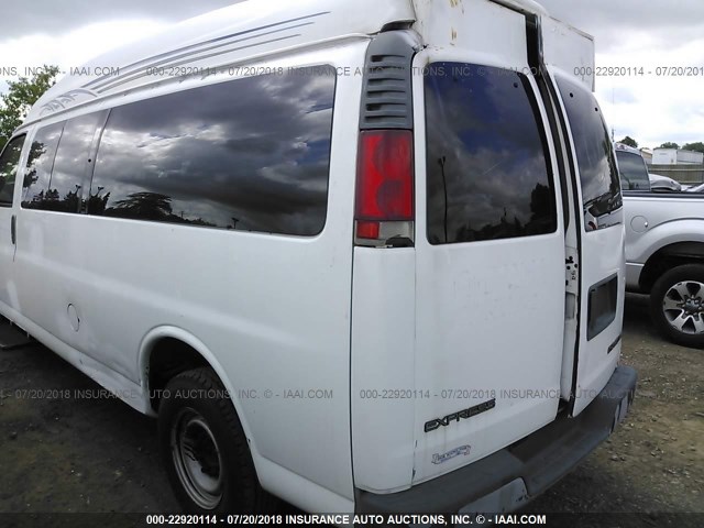 1GAGG29R221243788 - 2002 CHEVROLET EXPRESS G2500  WHITE photo 6