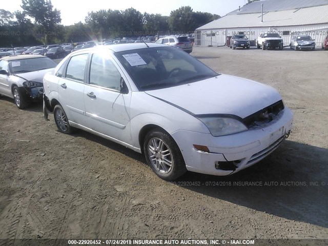 1FAFP34N07W123873 - 2007 FORD FOCUS ZX4/S/SE/SES WHITE photo 1